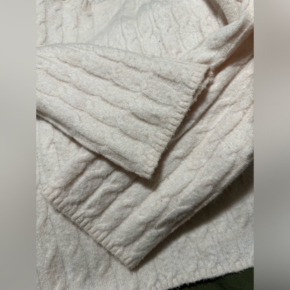 Cozy Rib Knit Sweater - Oversized - Picture 4 of 5